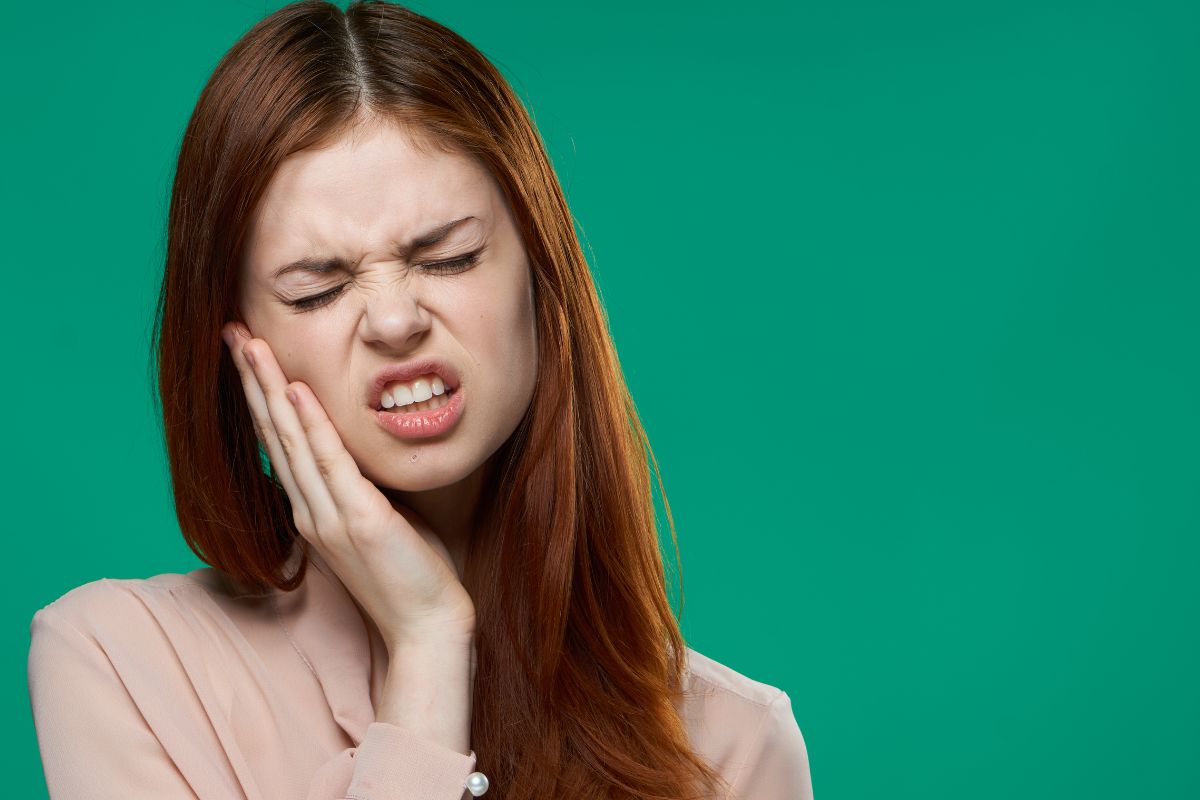 10 Effective Home Remedies to Relieve Tooth Pain and Sensitivity